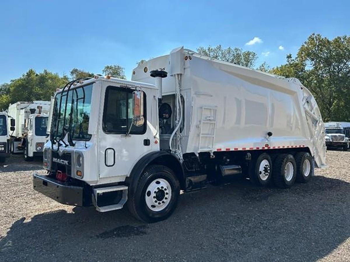 Used 2008 MACK REAR LOAD TRUCK