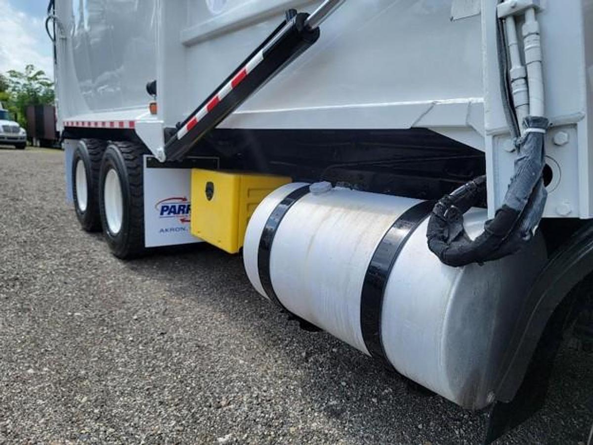 Used 2019 AUTOCAR FRONT LOAD TRUCK