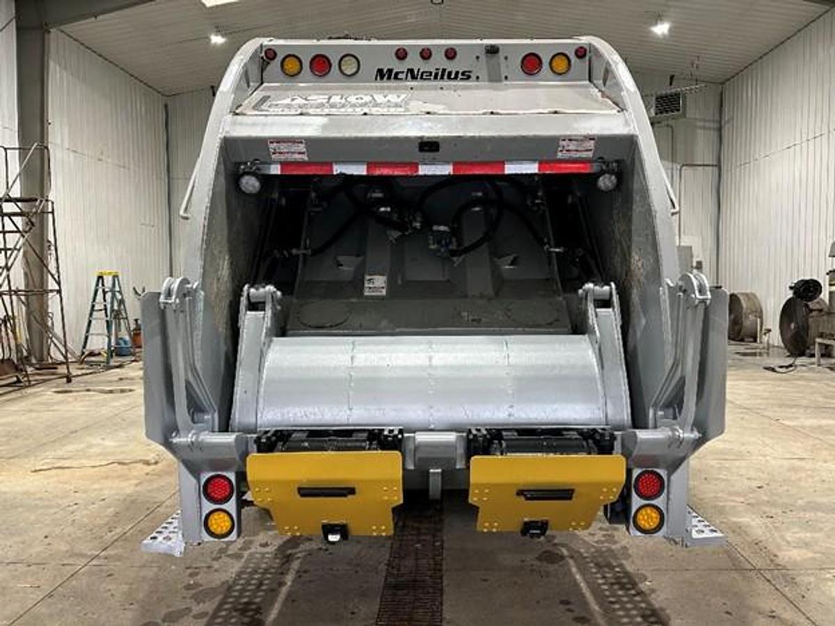 Used 2018 PETERBILT REAR LOAD TRUCK