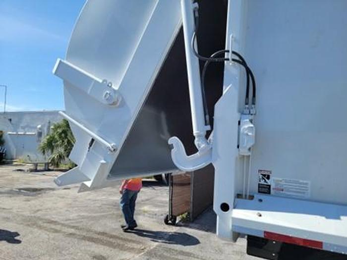 Used 2016 AUTOCAR AUTOMATED SIDE LOAD TRUCK