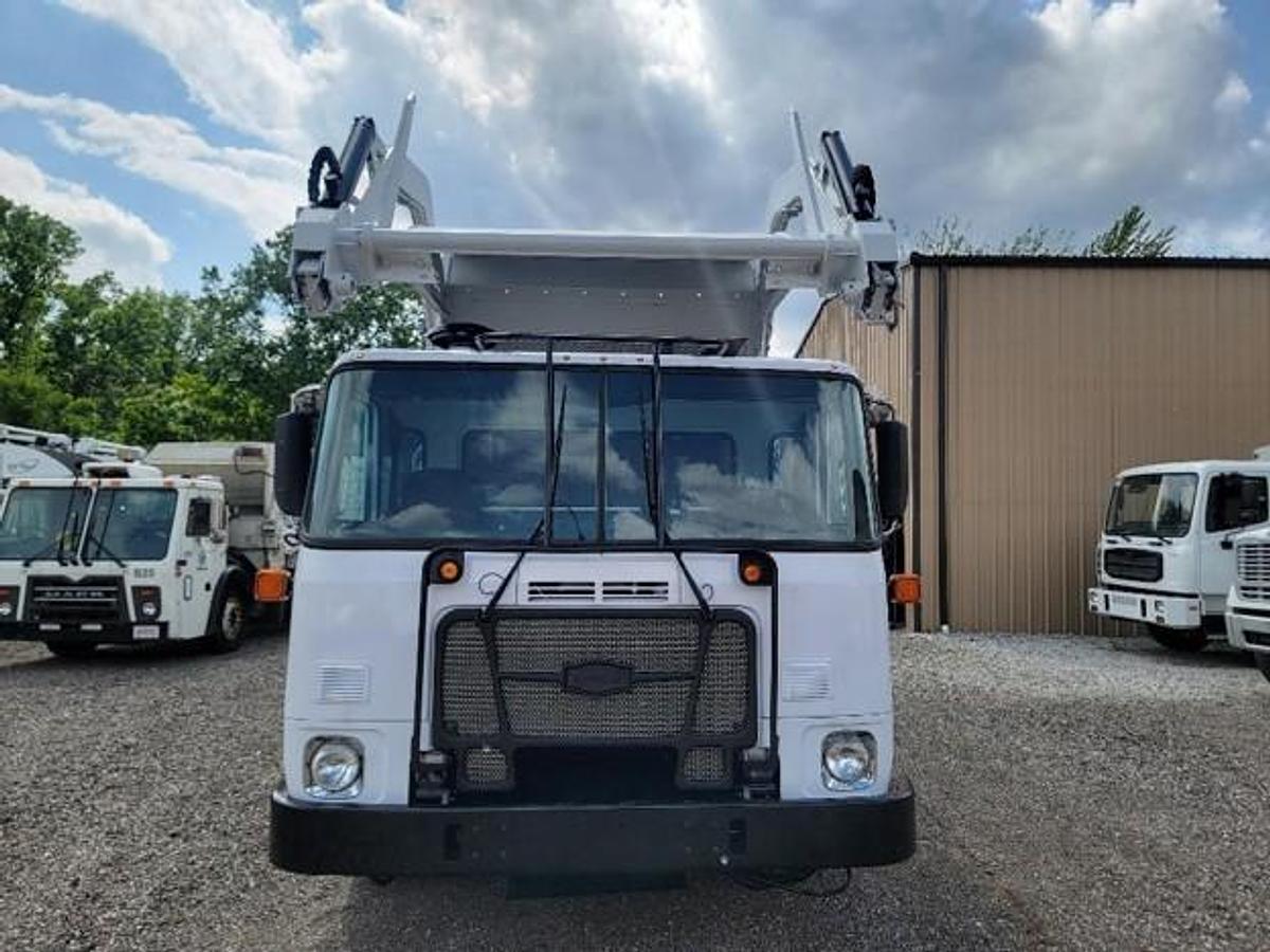 Used 2019 AUTOCAR FRONT LOAD TRUCK