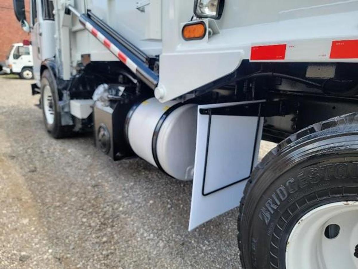 Used 2019 AUTOCAR FRONT LOAD TRUCK