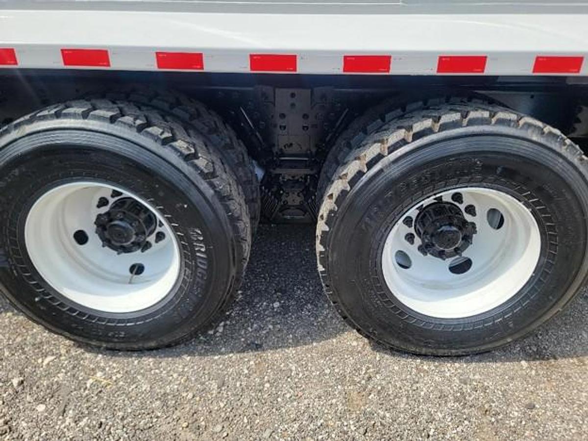 Used 2019 AUTOCAR FRONT LOAD TRUCK