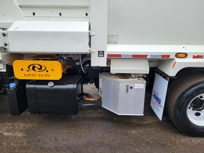 Used 2017 MACK AUTOMATED SIDE LOAD TRUCK