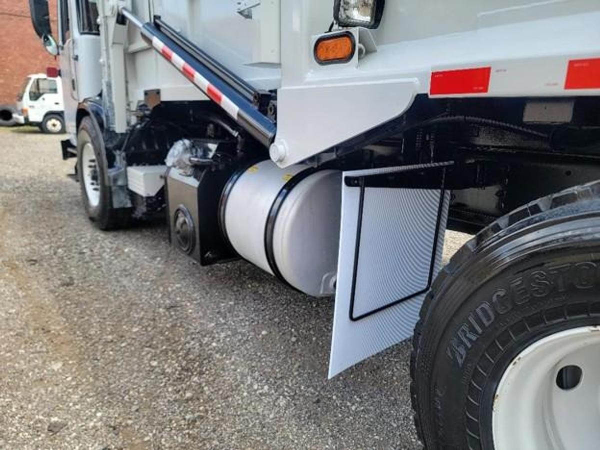 Used 2019 AUTOCAR FRONT LOAD TRUCK