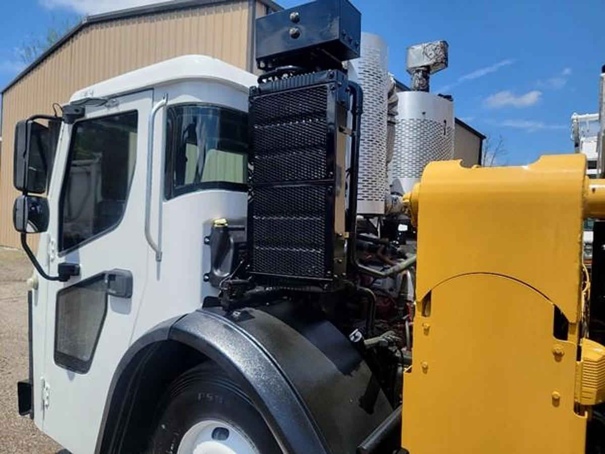 Used 2017 MACK AUTOMATED SIDE LOAD TRUCK