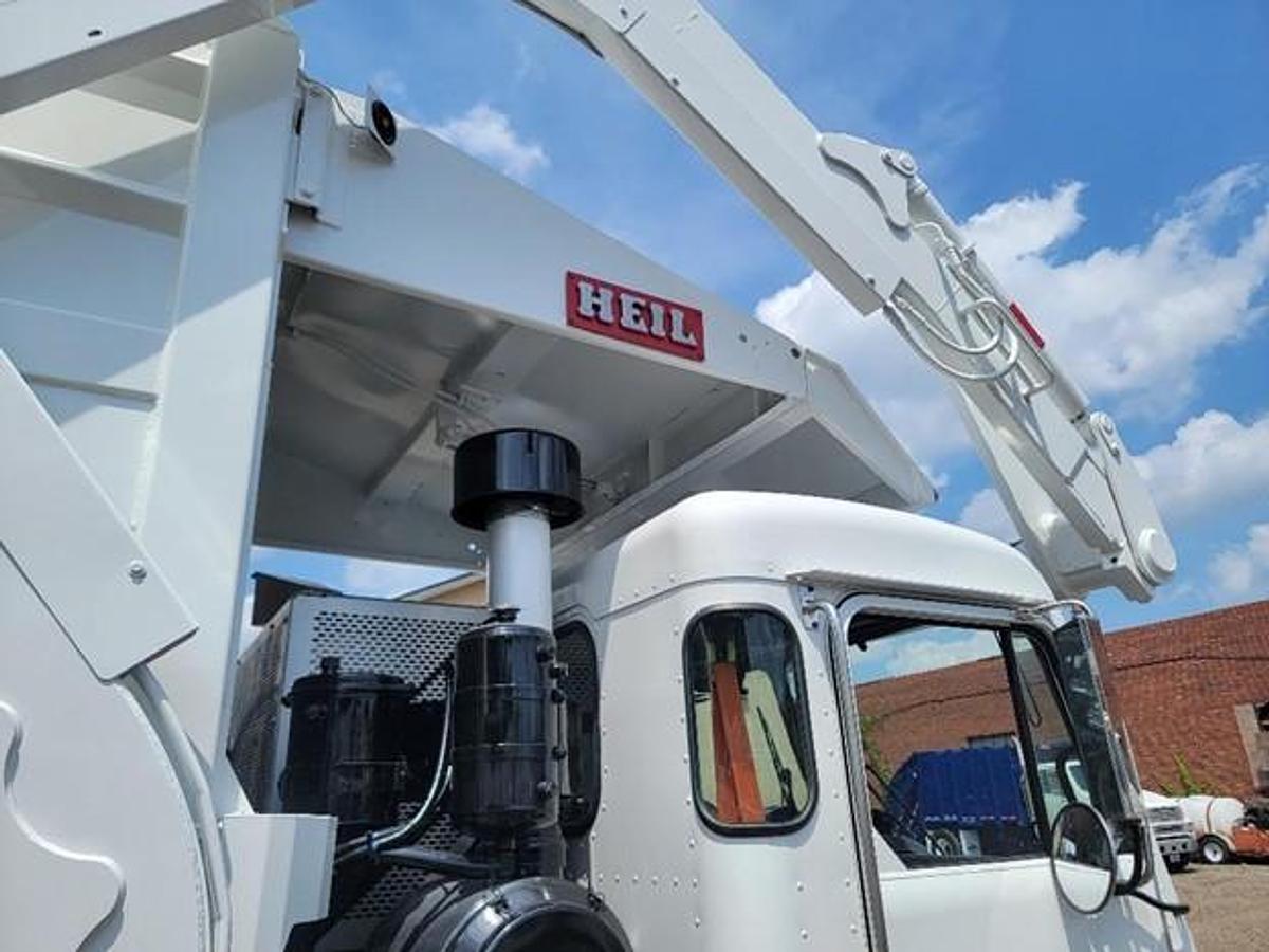 Used 2020 PETERBILT FRONT LOAD TRUCK