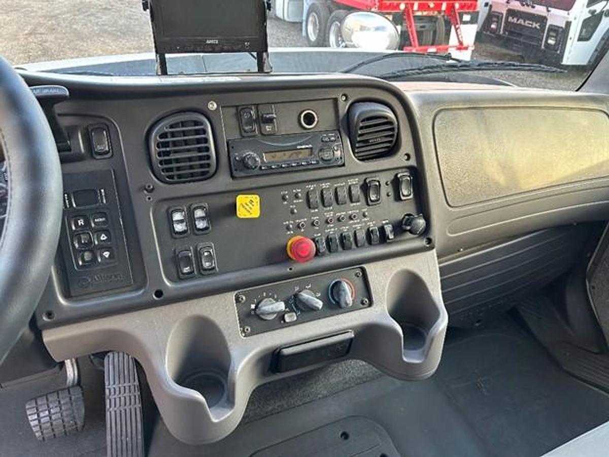 Used 2014 FREIGHTLINER REAR LOAD TRUCK