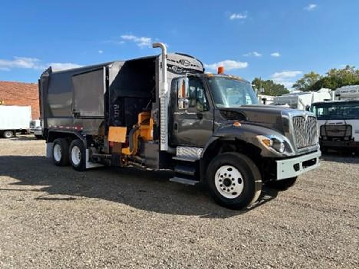 Used 2013 INTERNATIONAL AUTOMATED SIDE LOAD TRUCK