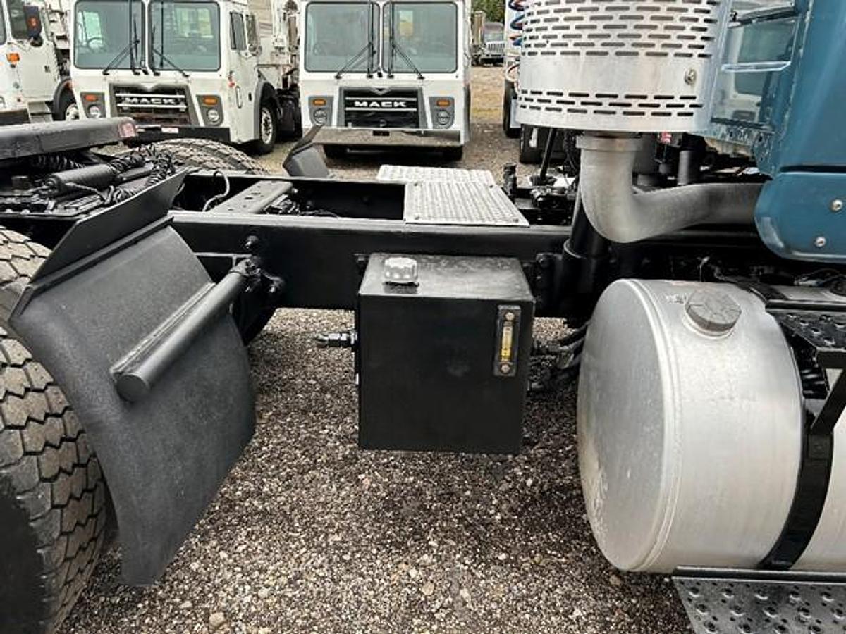 Used 2013 INTERNATIONAL DAY CAB