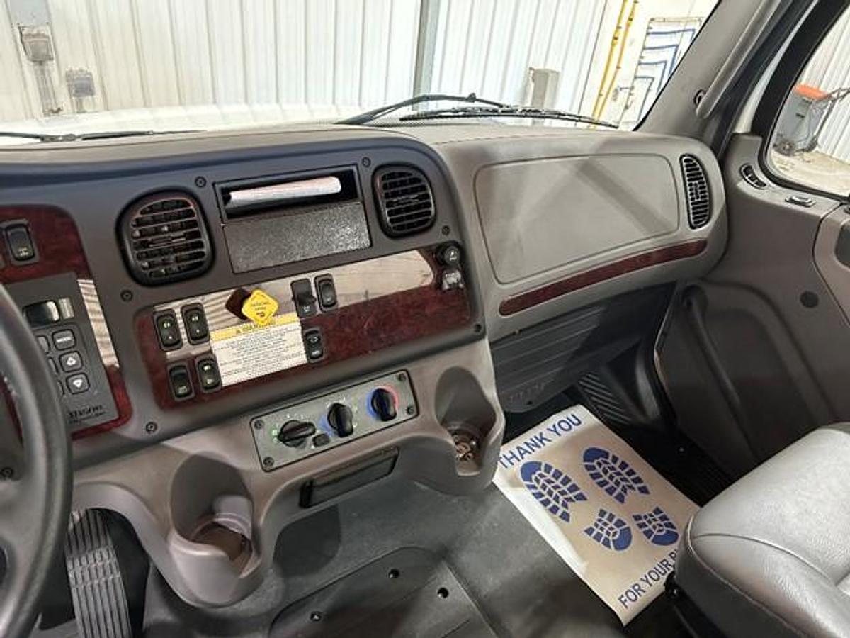 2018 FREIGHTLINER CAB & CHASSIS