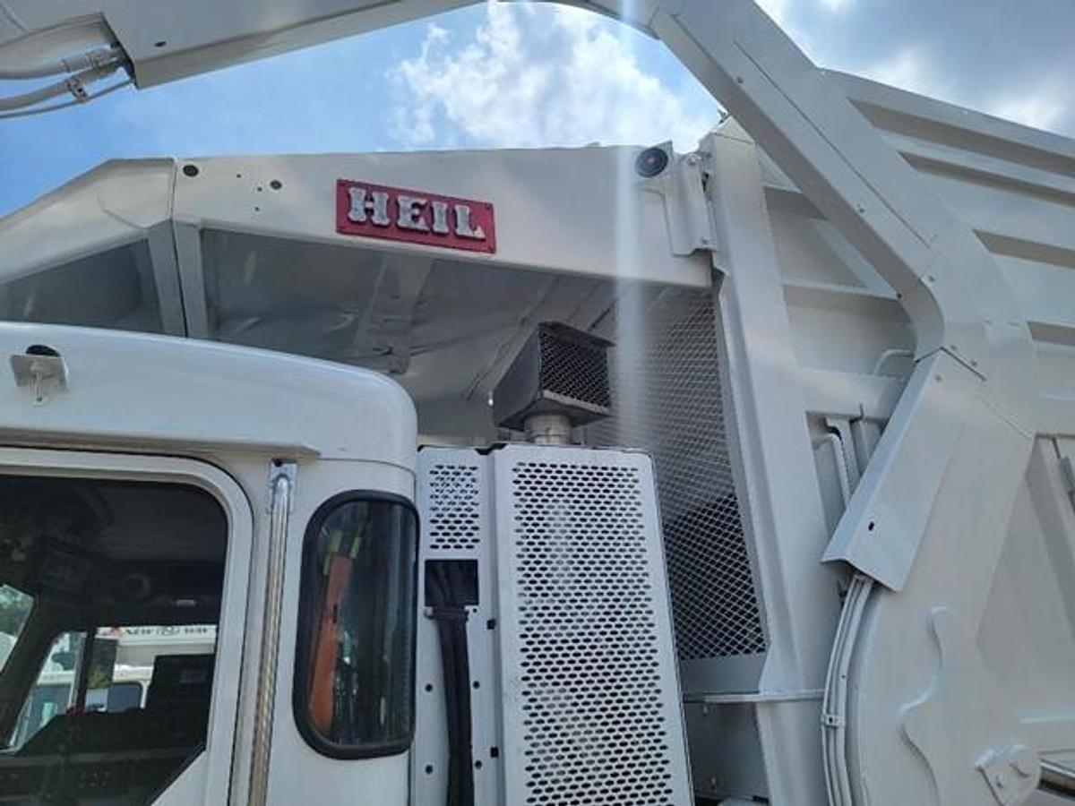 Used 2020 PETERBILT FRONT LOAD TRUCK