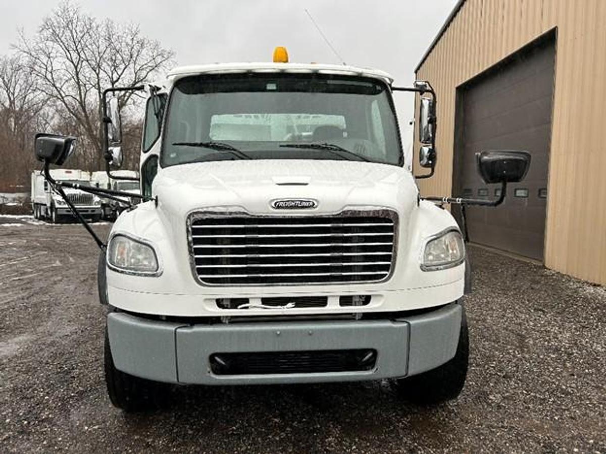 Used 2016 FREIGHTLINER SIDE LOAD TRUCK