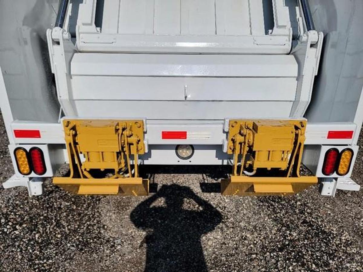 Used 2014 FREIGHTLINER REAR LOAD TRUCK