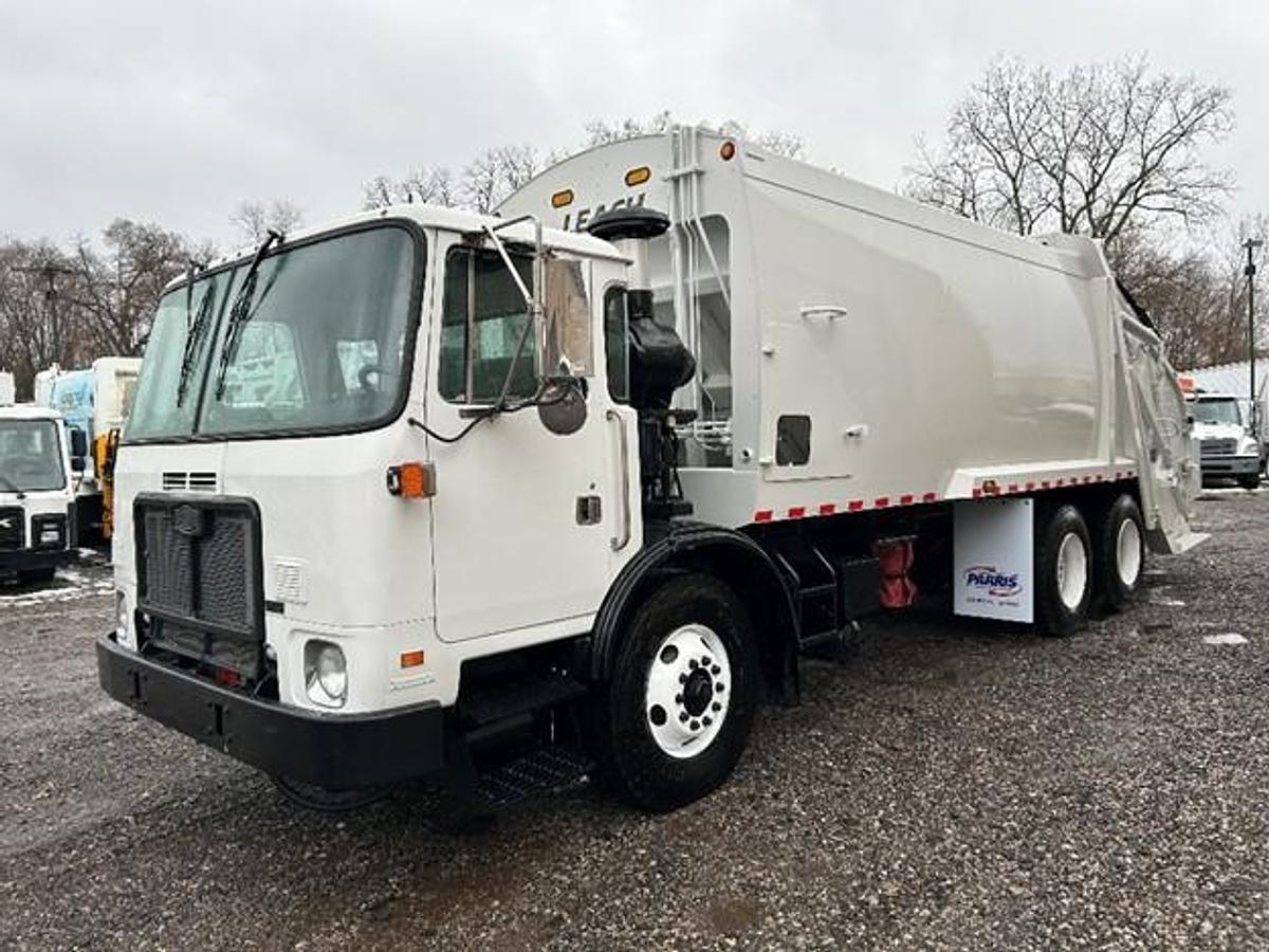 Used 2011 AUTOCAR REAR LOAD TRUCK