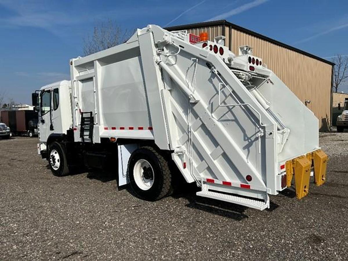 Used 2018 AUTOCAR REAR LOAD TRUCK