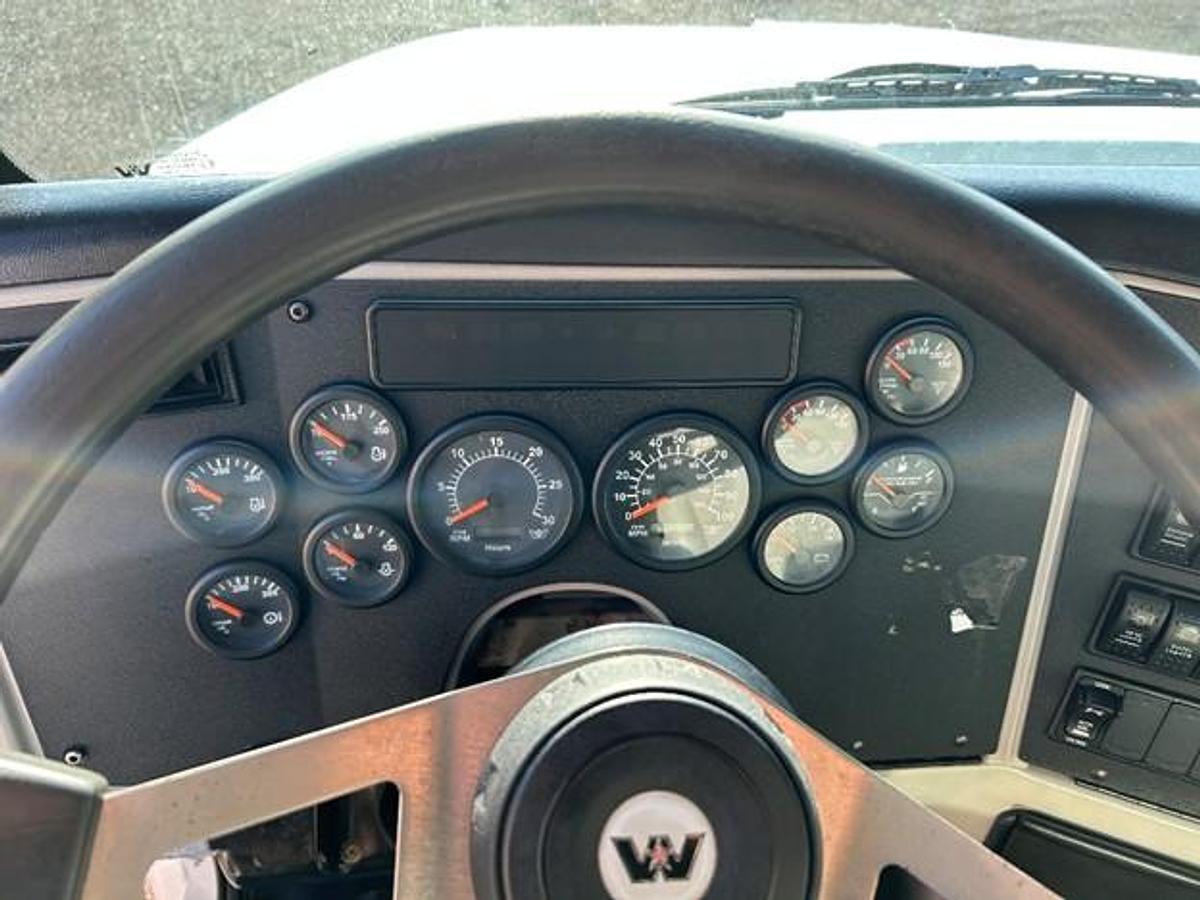 Used 2017 WESTERN STAR REAR LOAD TRUCK