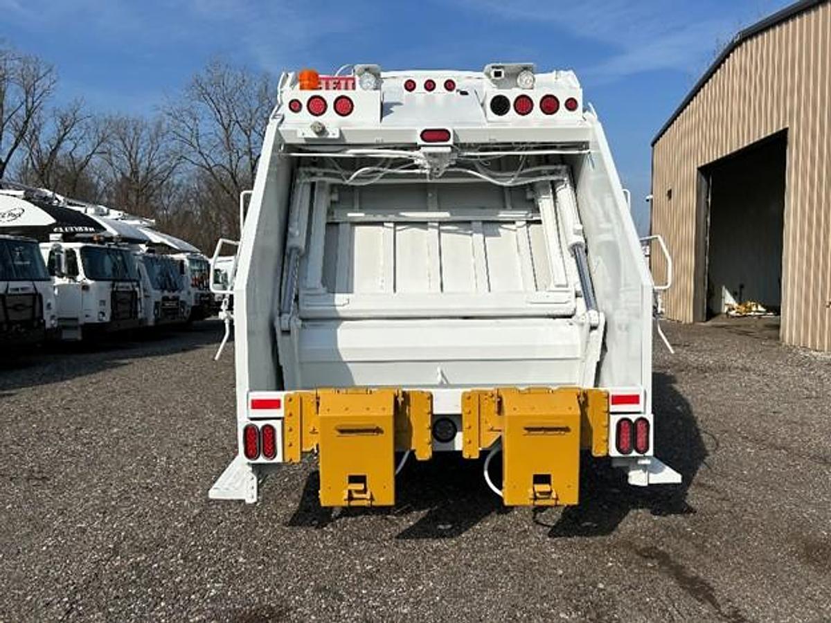 Used 2018 AUTOCAR REAR LOAD TRUCK