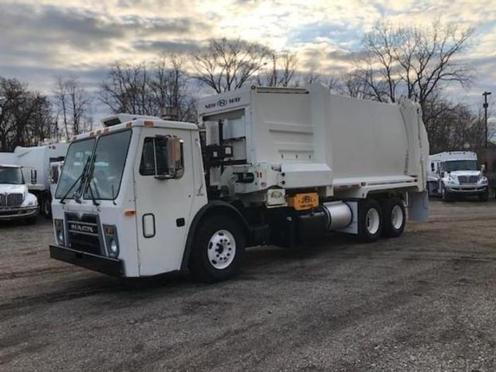 Used 2013 MACK SIDE LOAD TRUCK