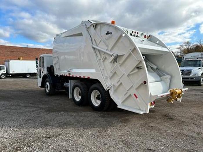 Used 2006 MACK REAR LOAD TRUCK