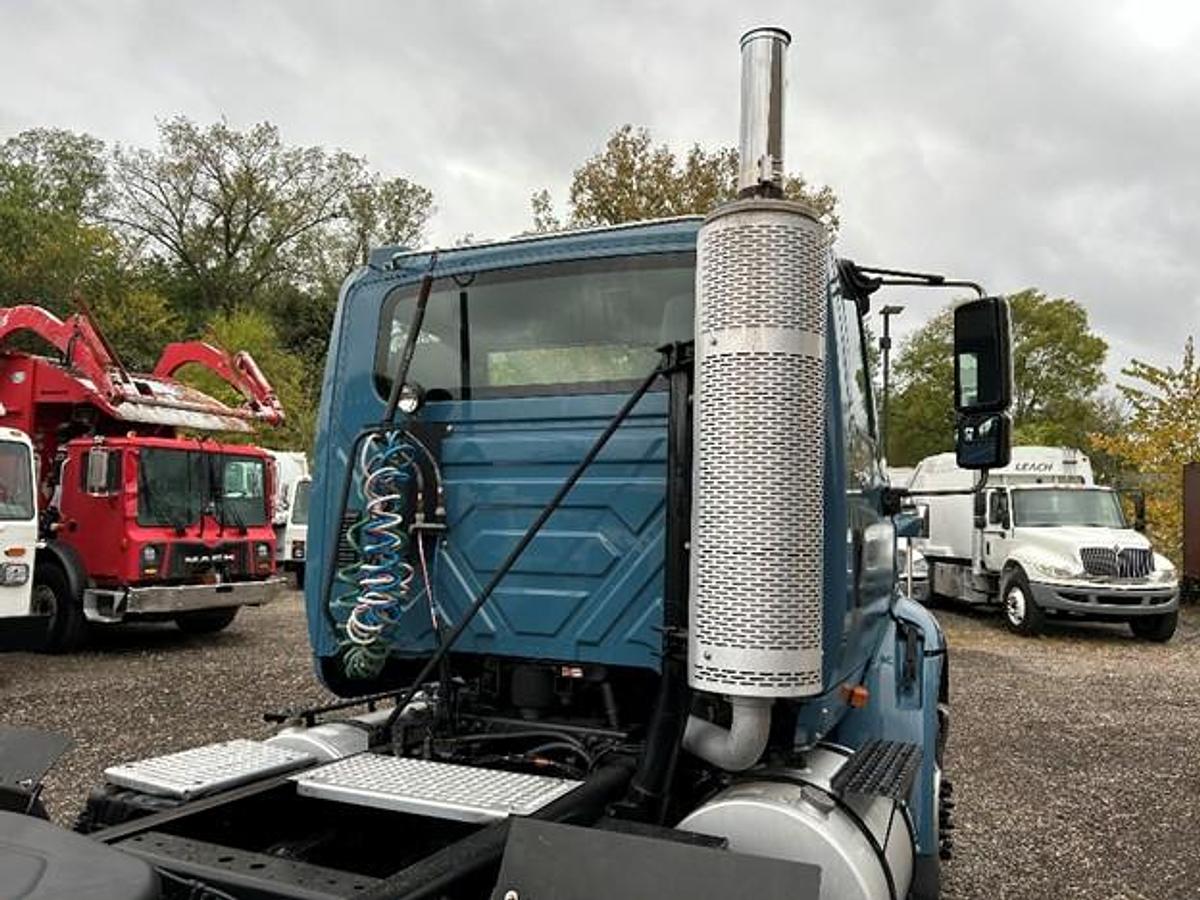 Used 2013 INTERNATIONAL DAY CAB