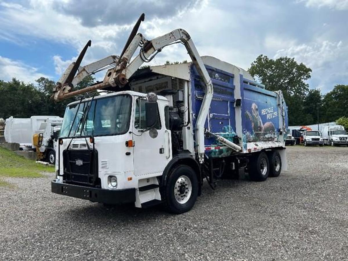 Used 2014 AUTOCAR FRONT LOAD TRUCK