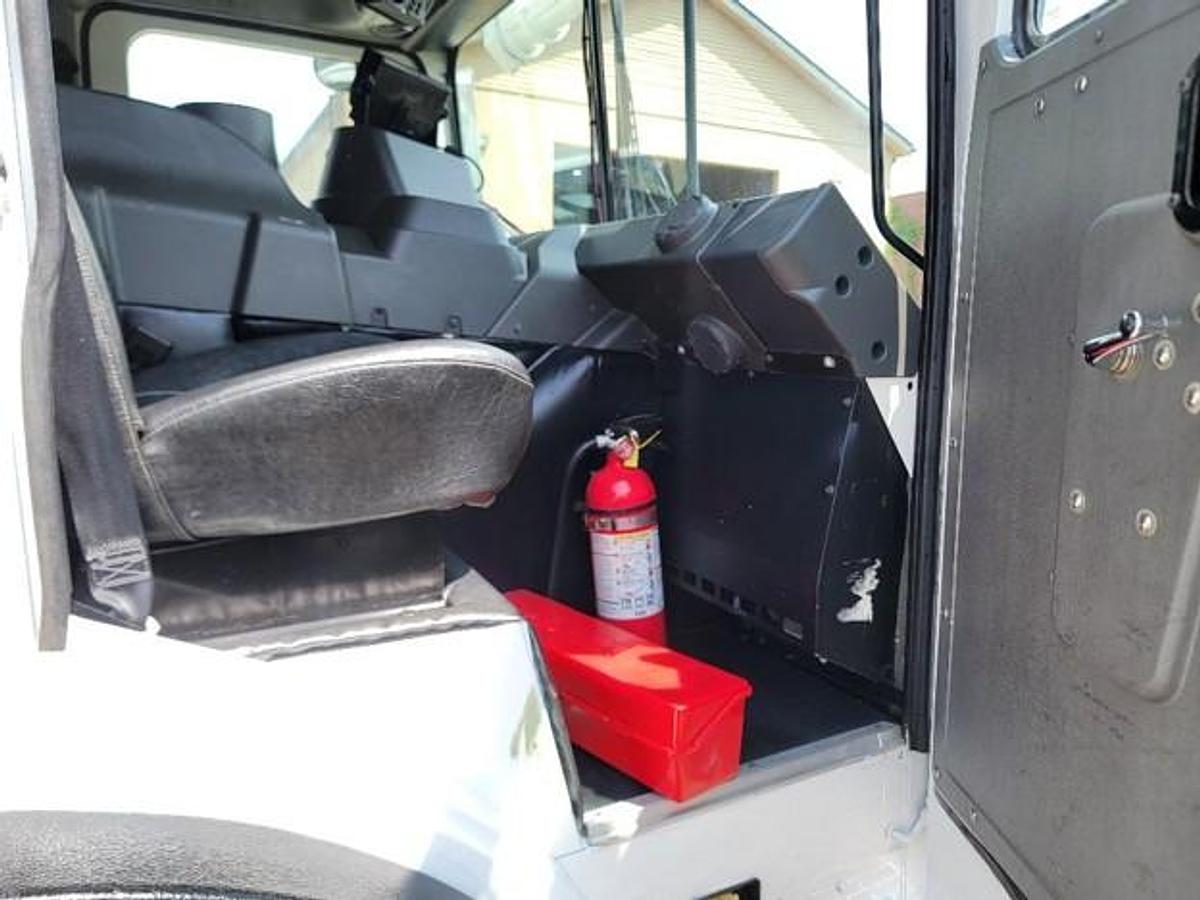 Used 2018 MACK FRONT LOAD TRUCK