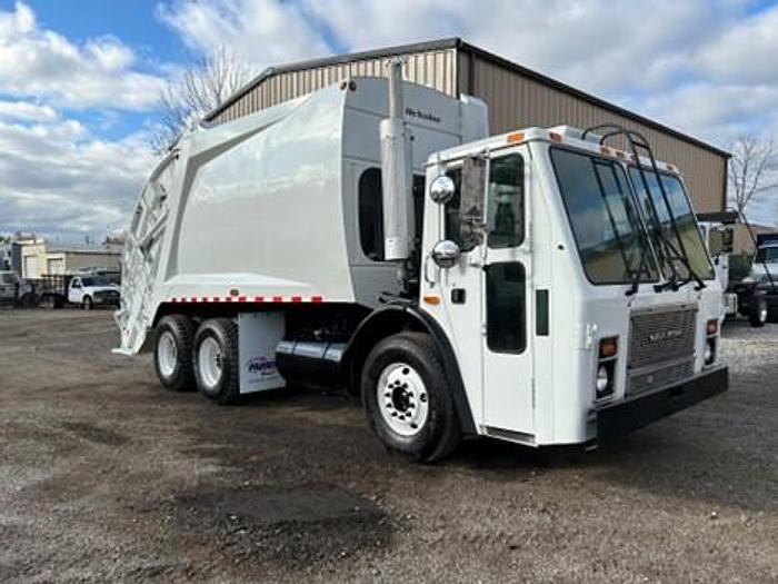 Used 2006 MACK REAR LOAD TRUCK