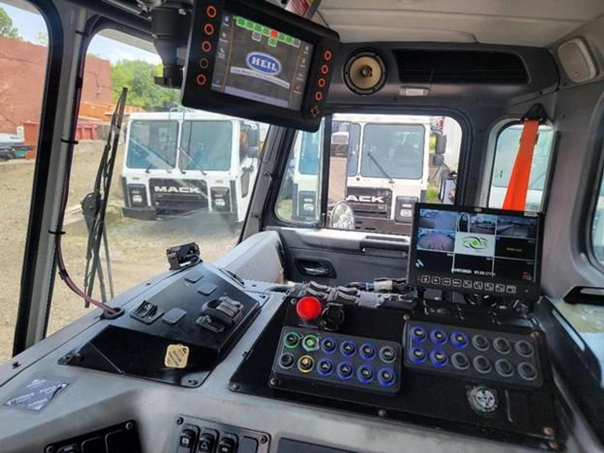 Used 2020 PETERBILT FRONT LOAD TRUCK