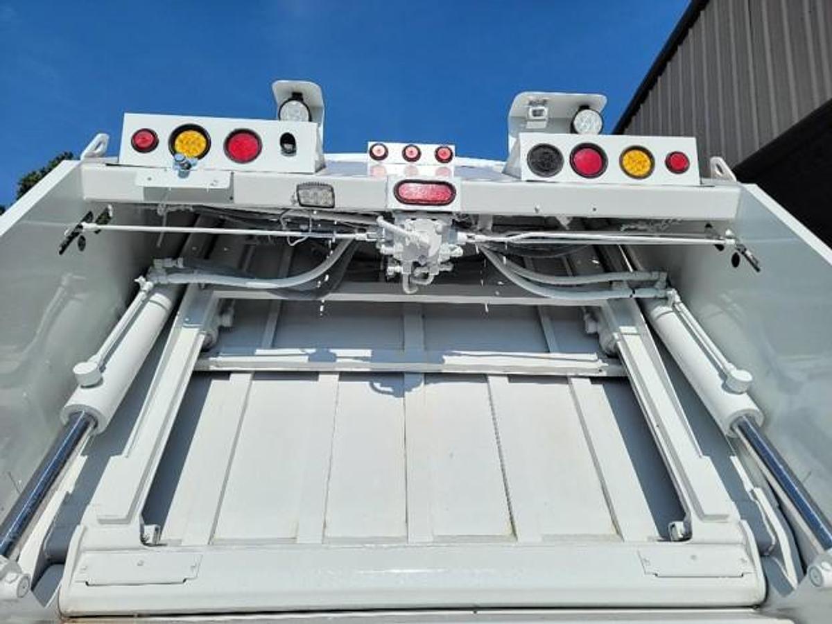Used 2014 FREIGHTLINER REAR LOAD TRUCK