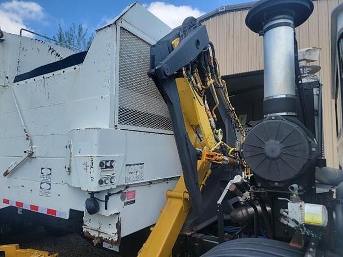 Used 2010 AUTOCAR SIDE LOAD TRUCK