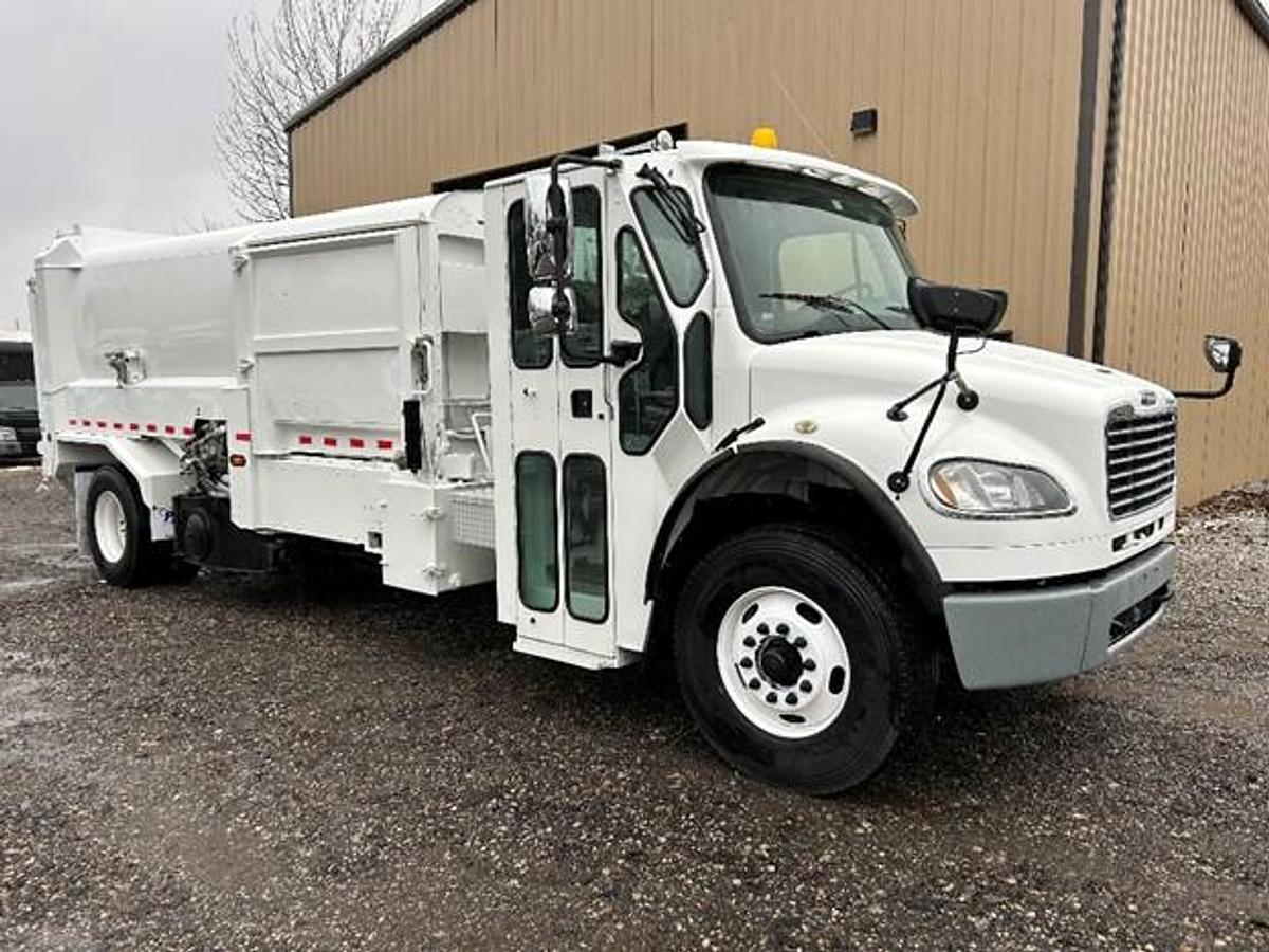 Used 2016 FREIGHTLINER SIDE LOAD TRUCK