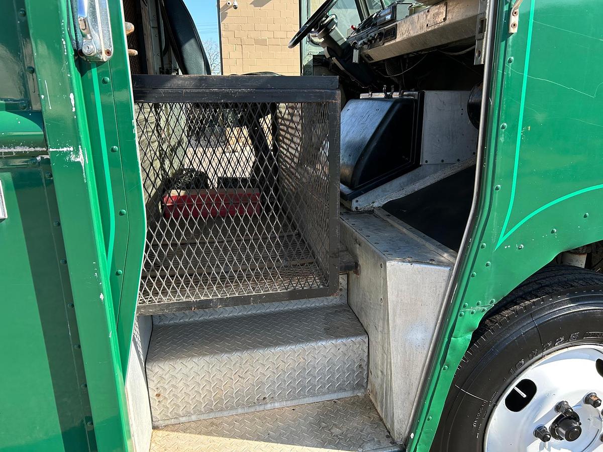 Used 2001 FREIGHTLINER STEP VAN