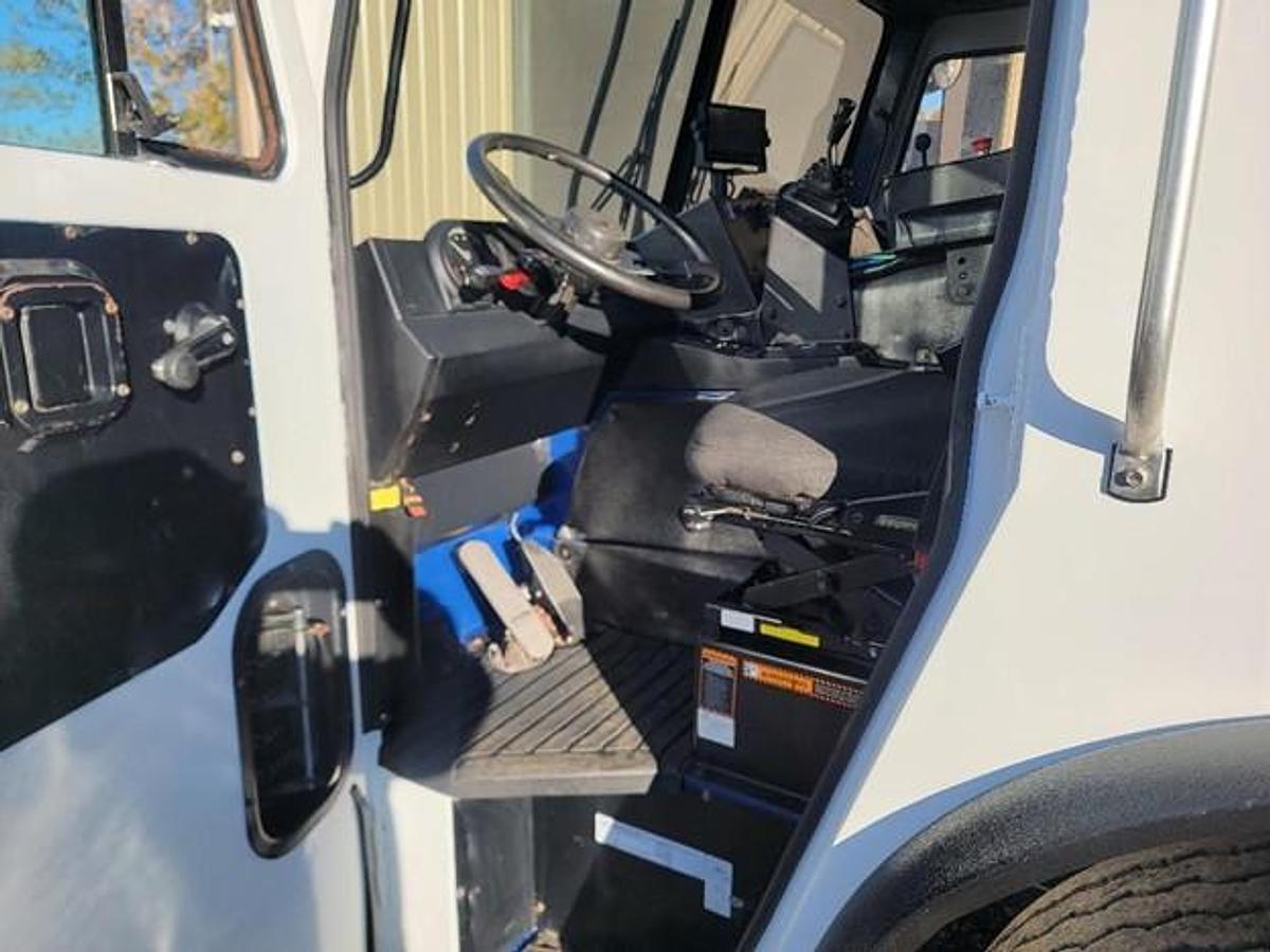 Used 2016 MACK FRONT LOAD TRUCK