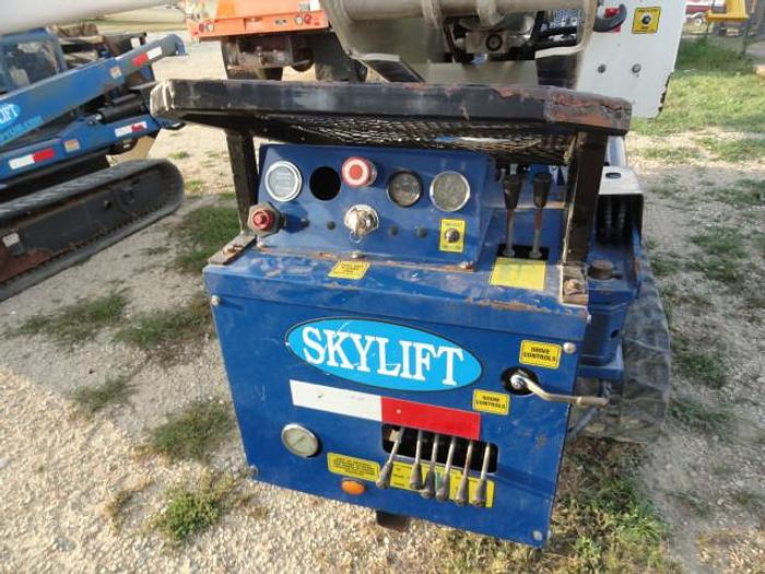 Used 2014 skylift/ versalift SUPER ARBORIST 53/VST521