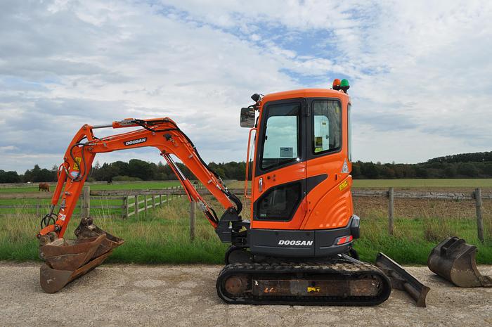 Used 2017 DOOSAN DX27Z