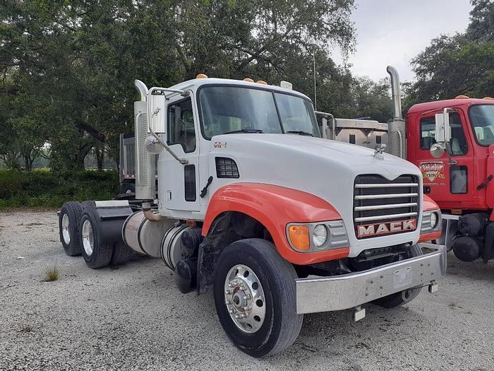 Used 2004 MACK CV713