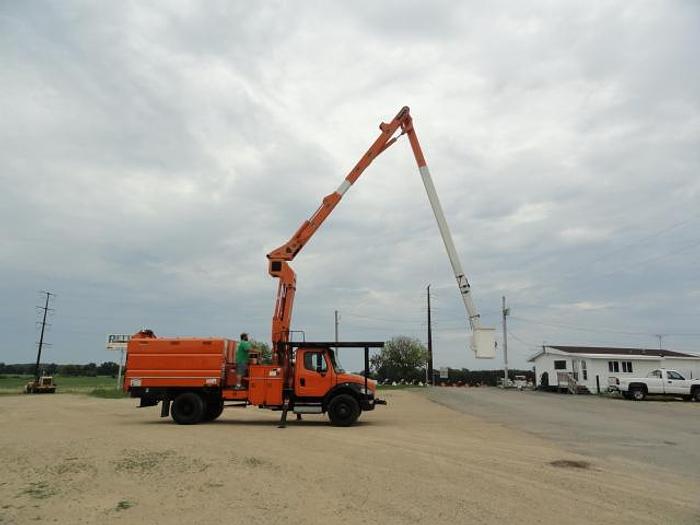 Used 2011 FREIGHTLINER BUSINESS CLASS M2 106