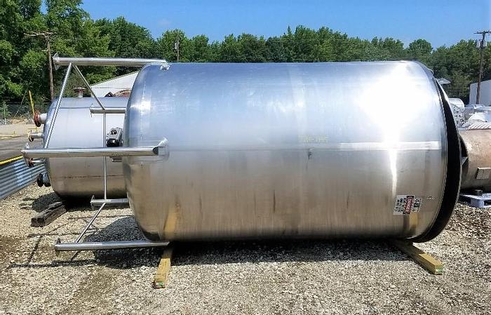 Used 3,000 GALLON WALKER SANITARY STAINLESS STEEL TANK