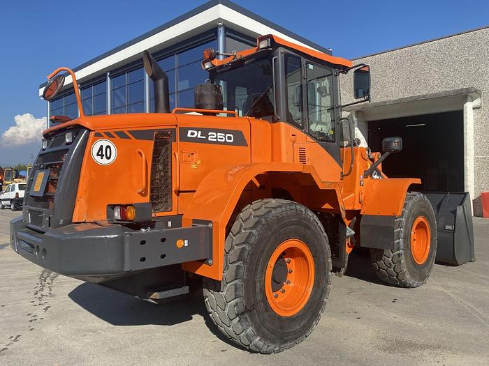 Usato 2015 DOOSAN DL 250-3