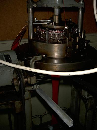 Gebraucht LUCAS Mützenstrickmaschine E04/06,25"/2