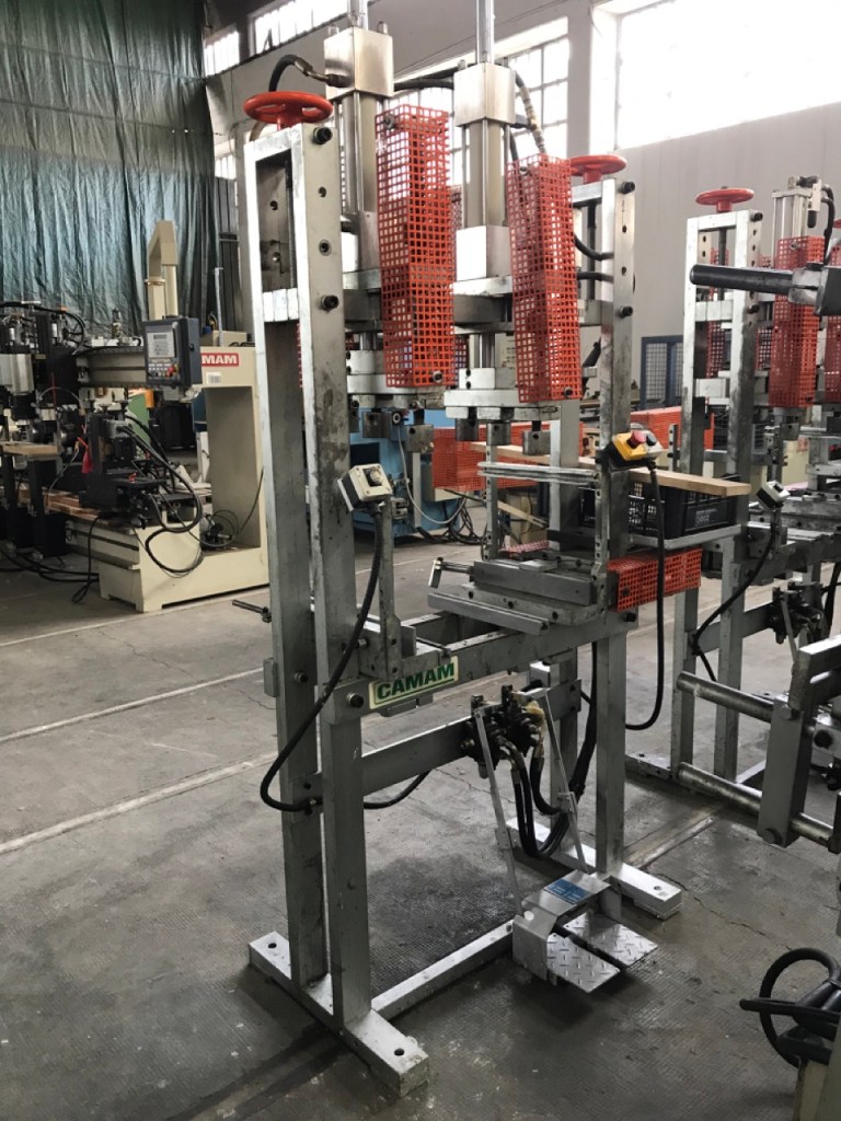 Used Coppia di strettoi per sedie marca Camam