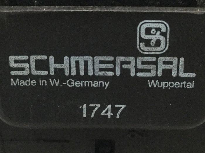 Used SCHMERSAL Relay Switch AZ 16-02ZVRK #101373