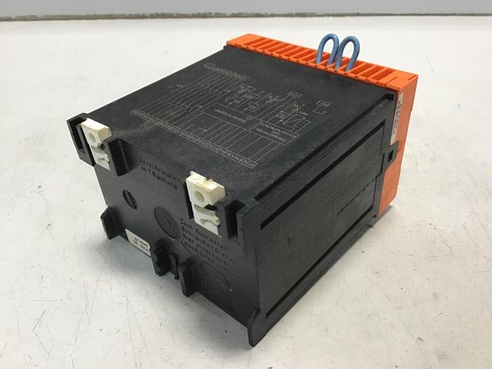 Used DOLD Safemaster Safety Relay B05988.61/324 USED