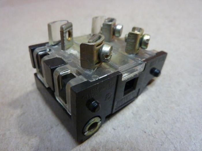 Used GENERAL ELECTRIC / GE Push Button Contact Block CR104P #29972
