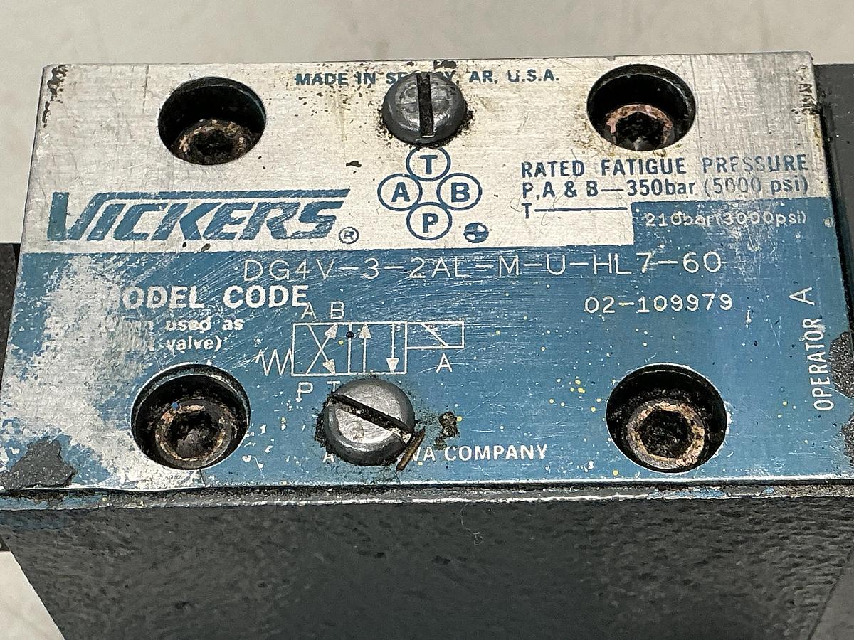 Used VICKERS DG4V-3-2AL-M-U-HL7-60