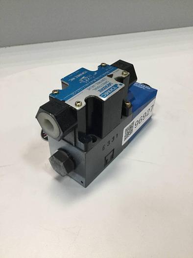 Used VICKERS Tokimec Directional Control Valve DGHV32AMP7H7T4150 #96927