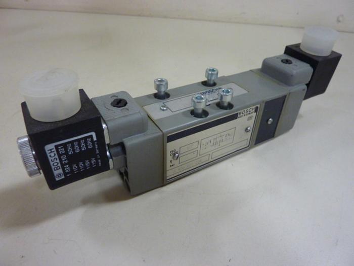 Used BOSCH Pneumatic Valve 0 820 027 228 #52246