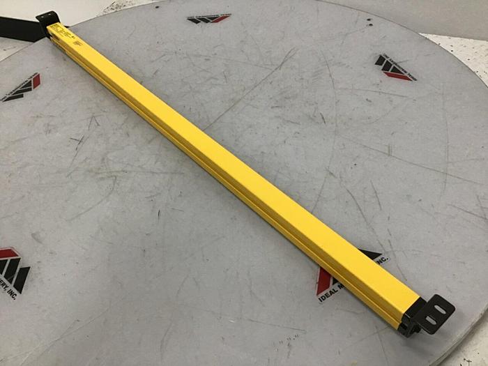 Used BANNER ENGINEERING Safety Light Screen SLSVAR30-1050Q8 USED