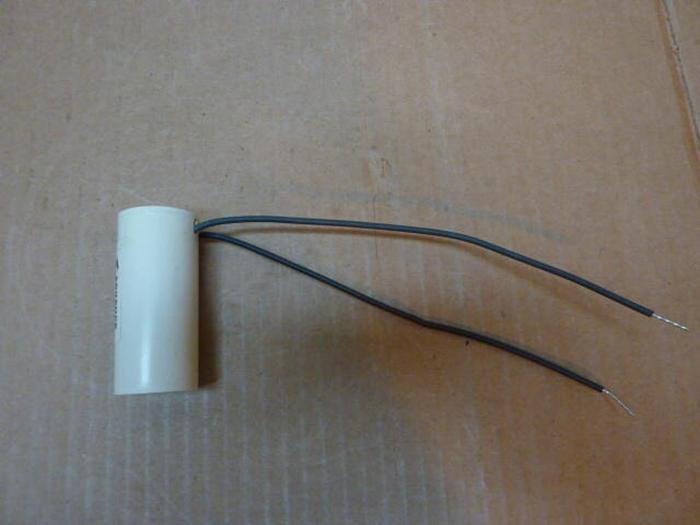 ADVANCE BALLAST Capacitor 7C050L33 New